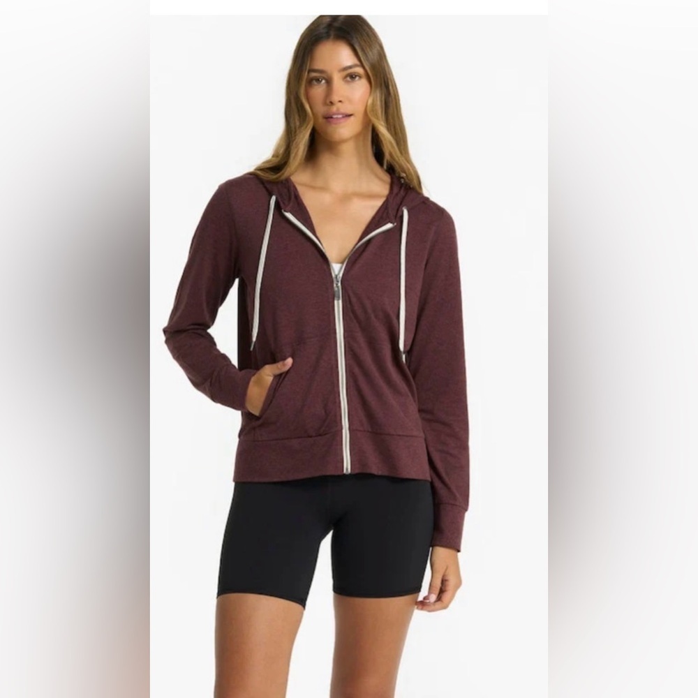 NWOT Vuori Halo 2.0 Performance Hoodie in Ruby Heather Size S